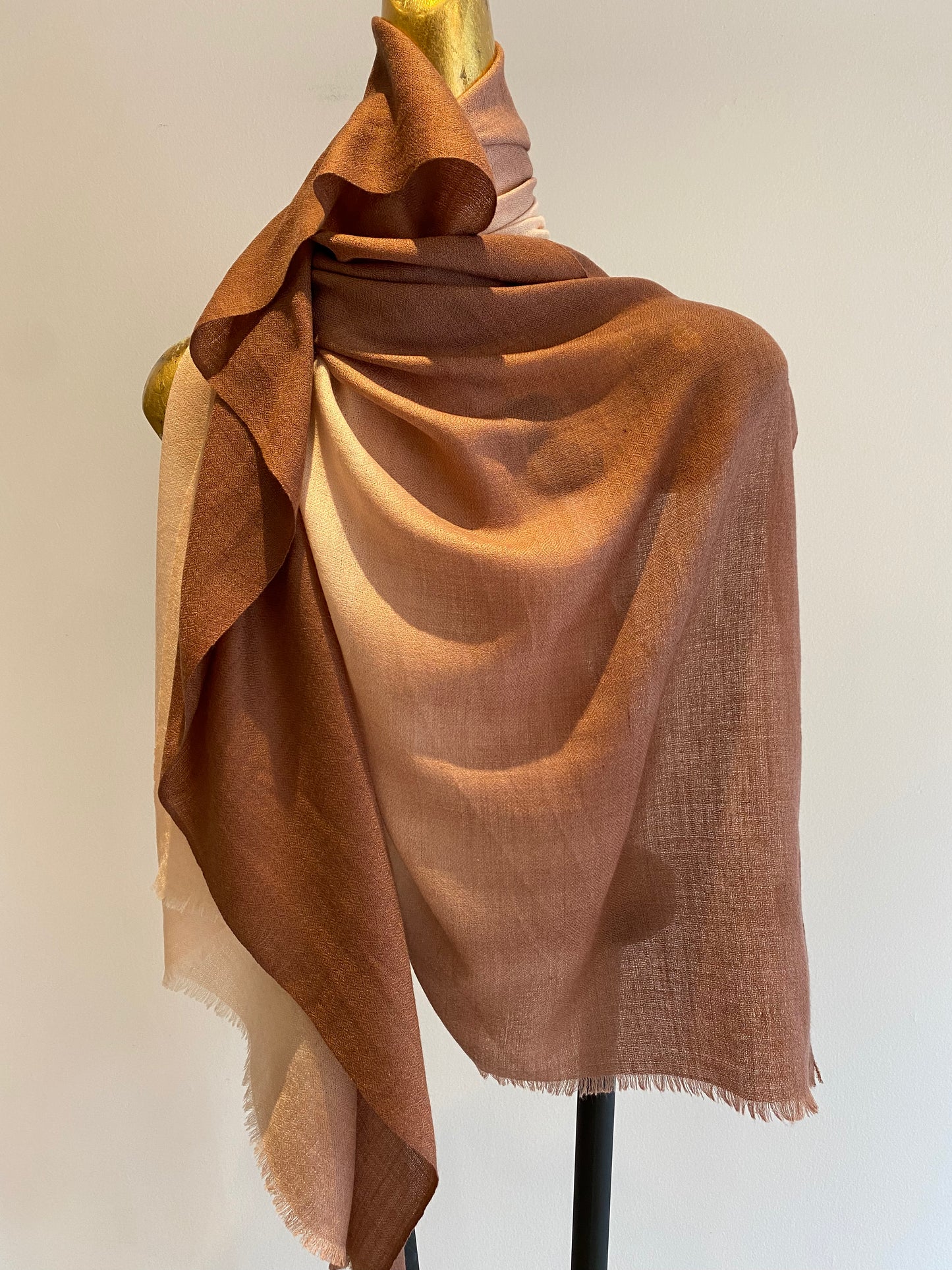 Two tone cashmere in lightweight