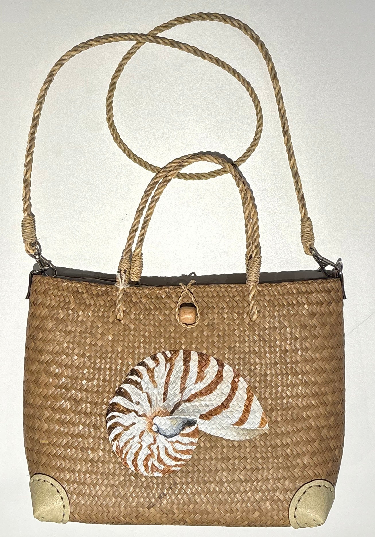 Hand woven sea shell handbag - artisan crafted beach-inspired accessory
