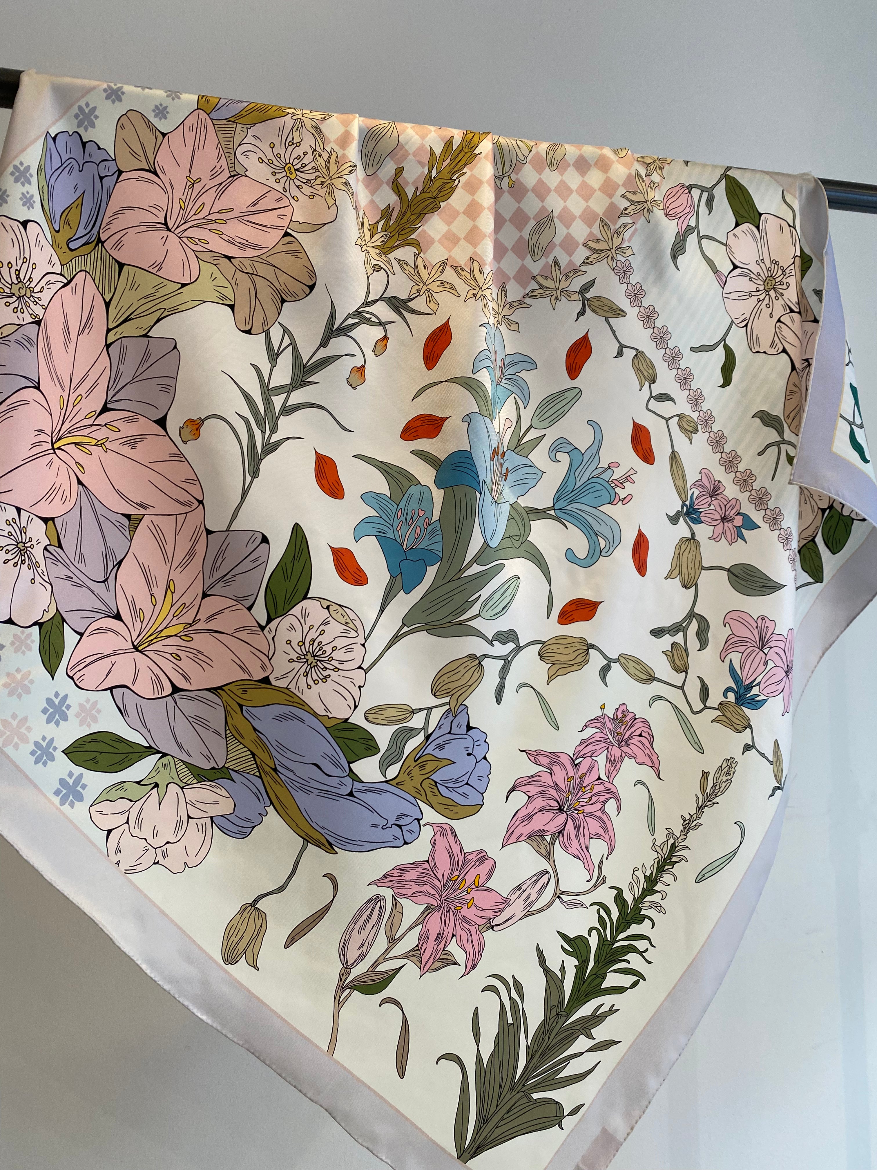 Floral pattern on ecru background