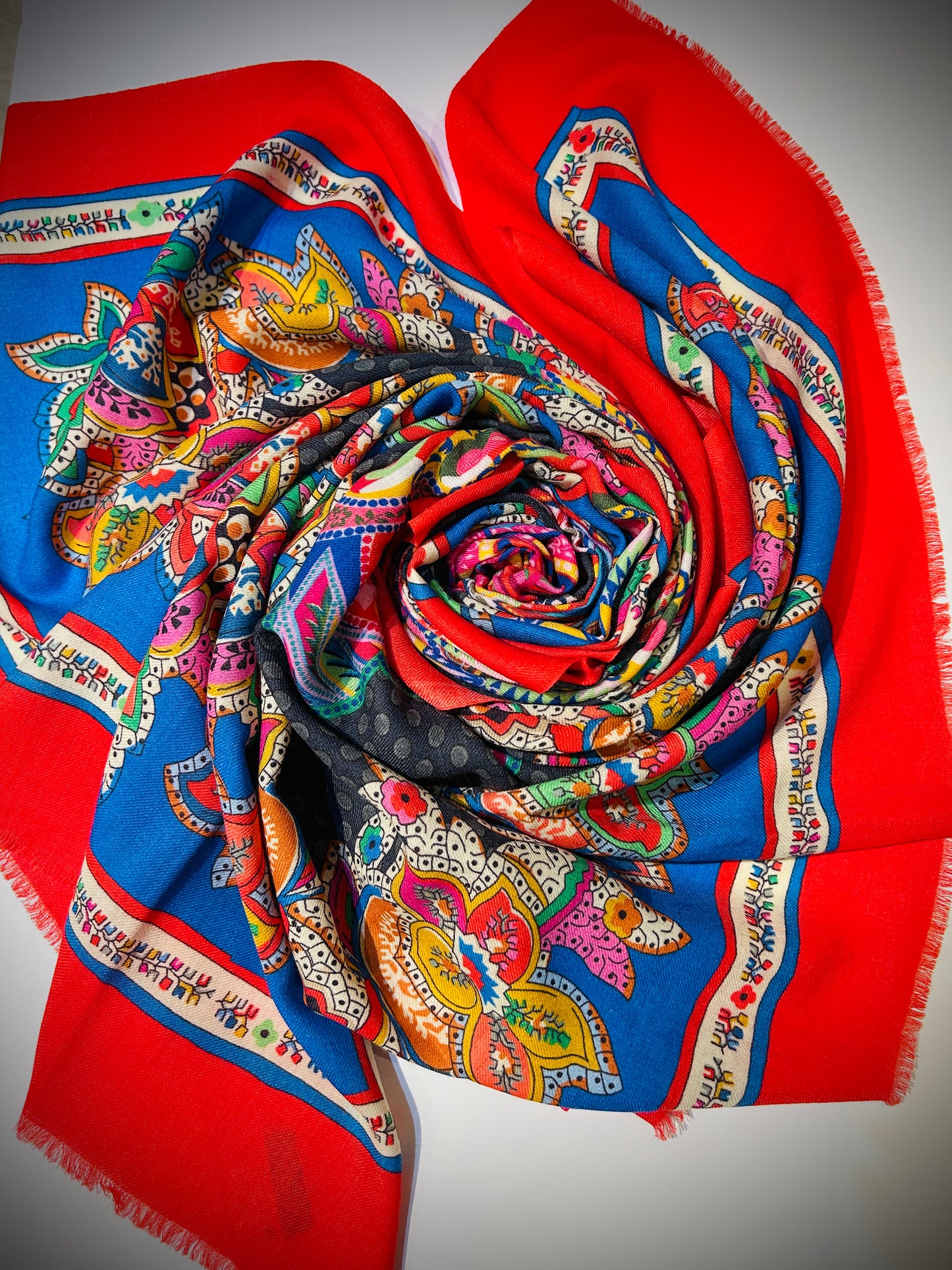 Winter shawl in elegant color - warm cashmere luxury

