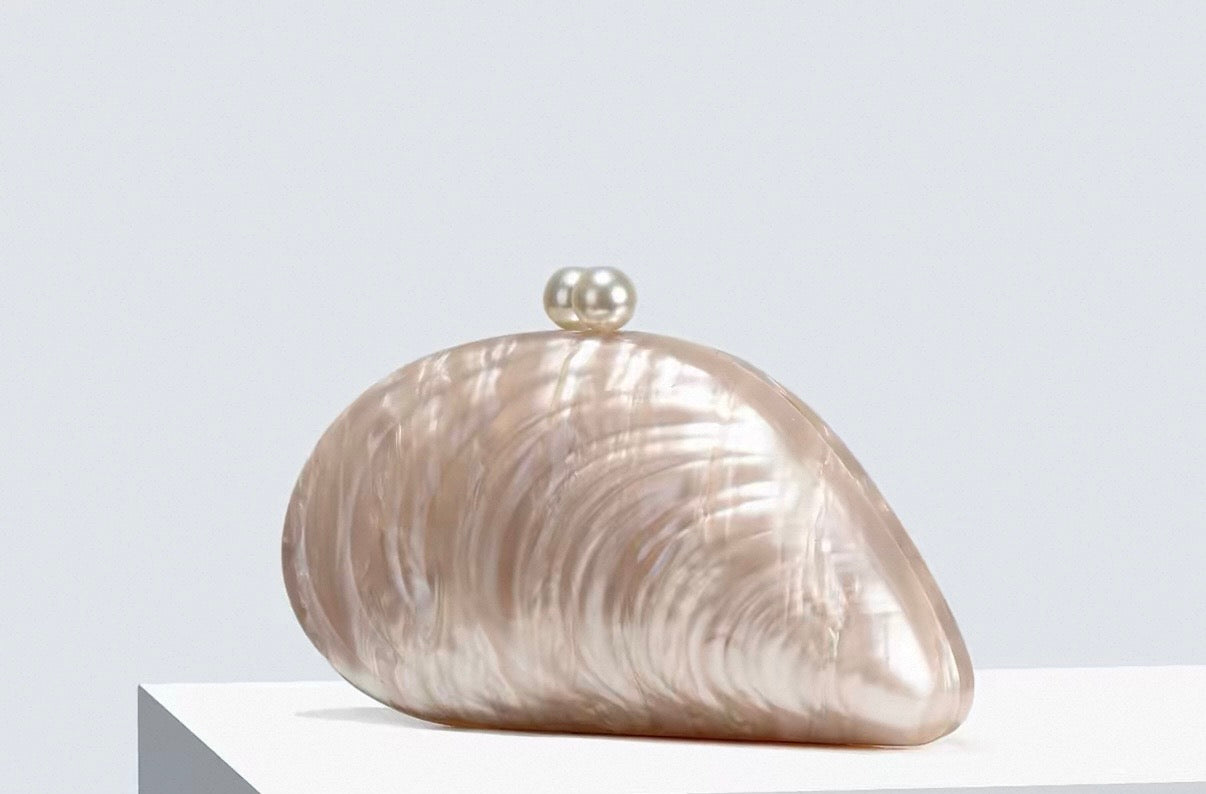 Sea shell shape clutch