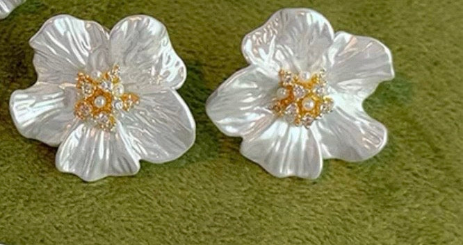 Floral earring