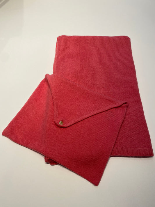 A red blanket in cashmere