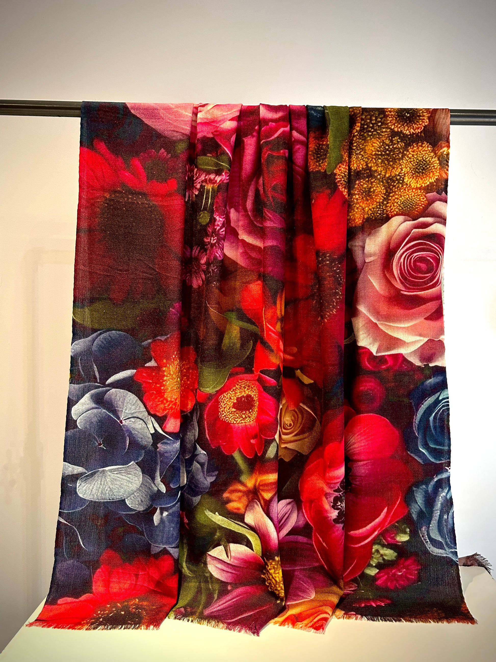 Cashmere hand woven shawl