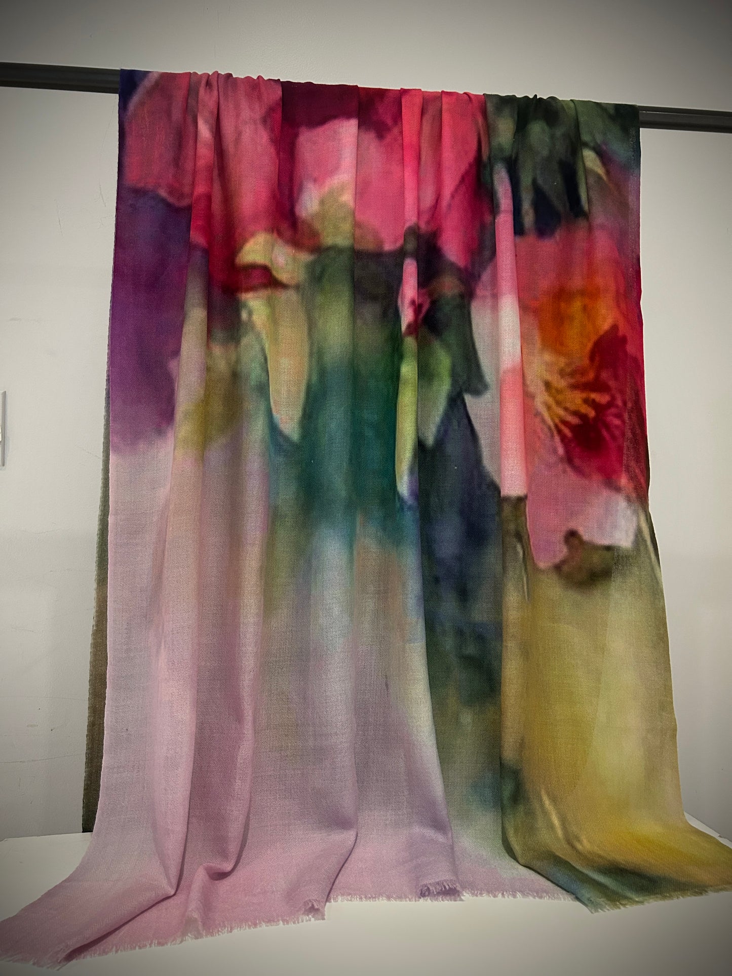 Handwoven cashmere colour cashmere