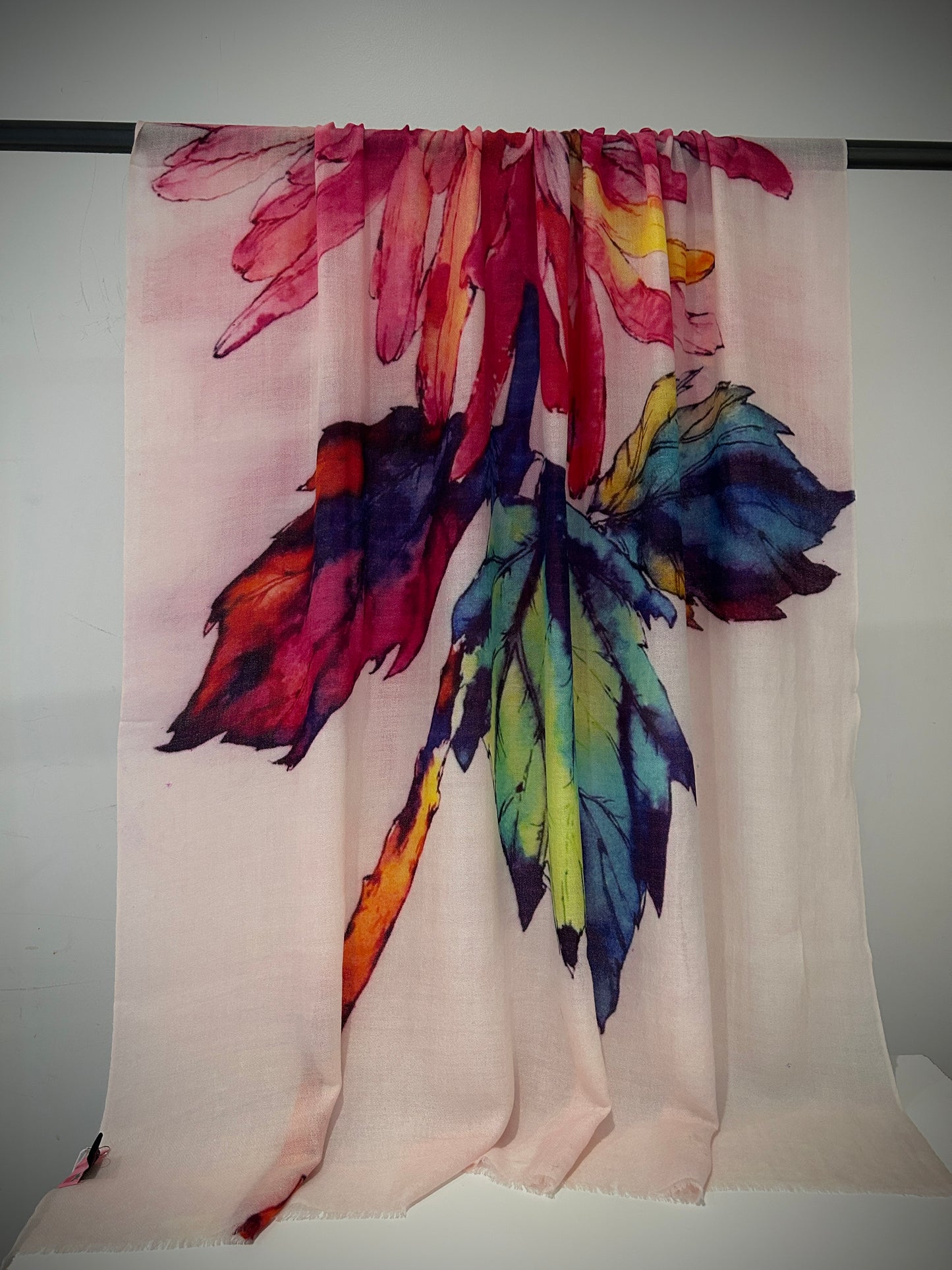 Floral design on cashmere shawl handwoven