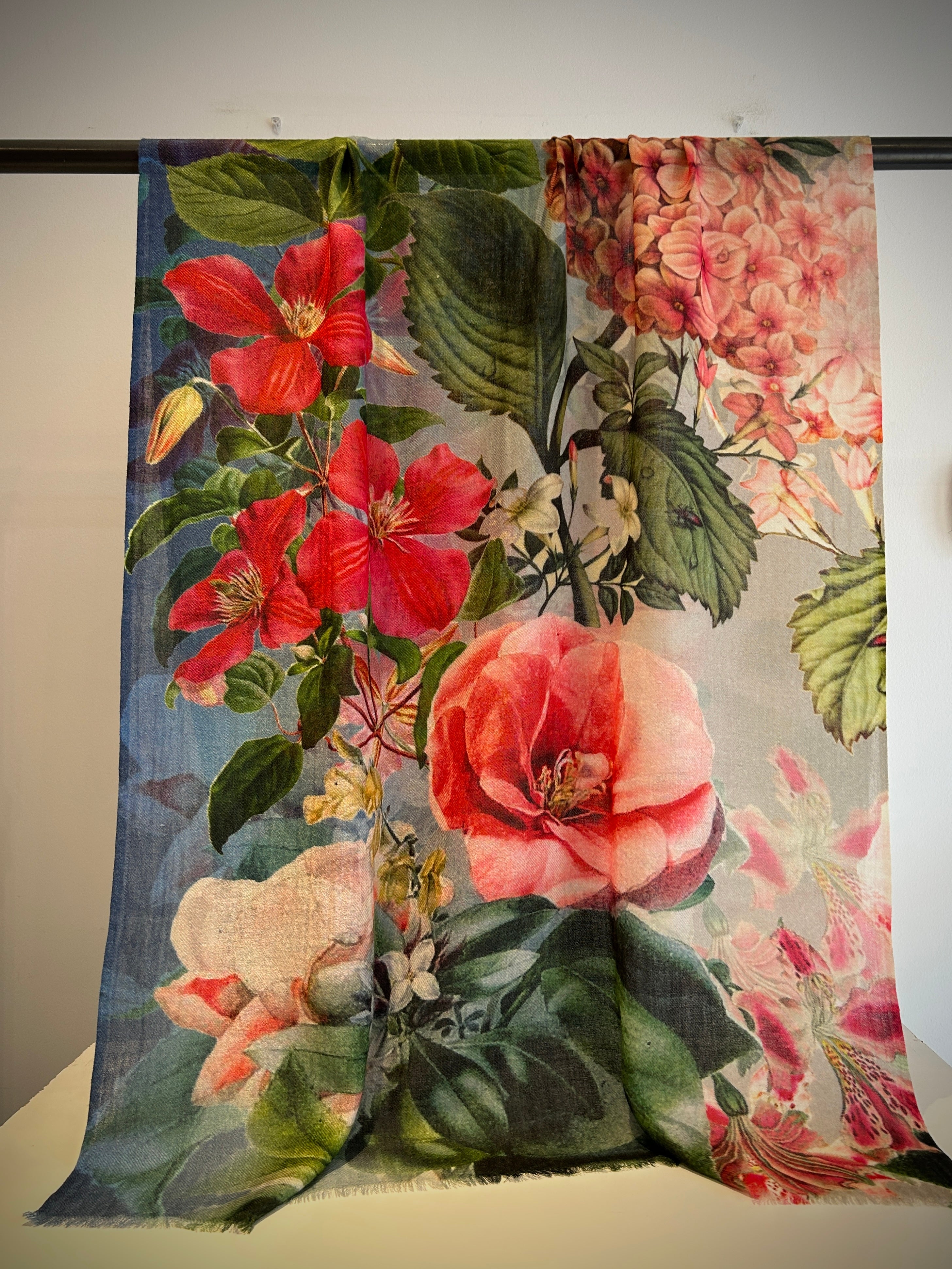 Floral light wool scarf