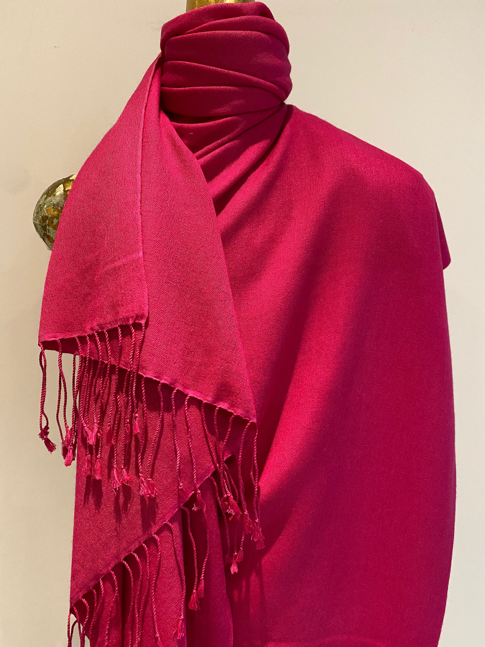 Classic pashmina shawl in a beautiful pink 100cm x 200cm dimensions