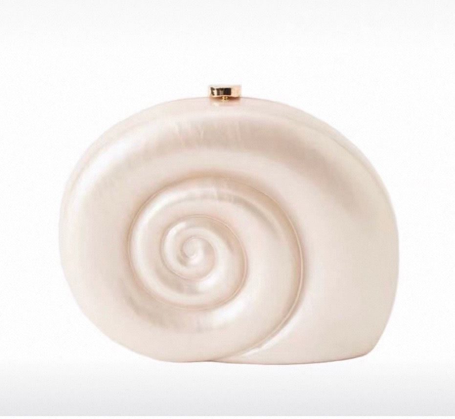 Sea shell shape handbag