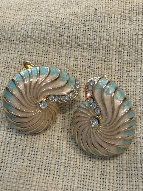 Côte d'Azur Shell Earring