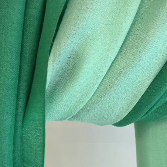 Cashmere shawl in two tone
