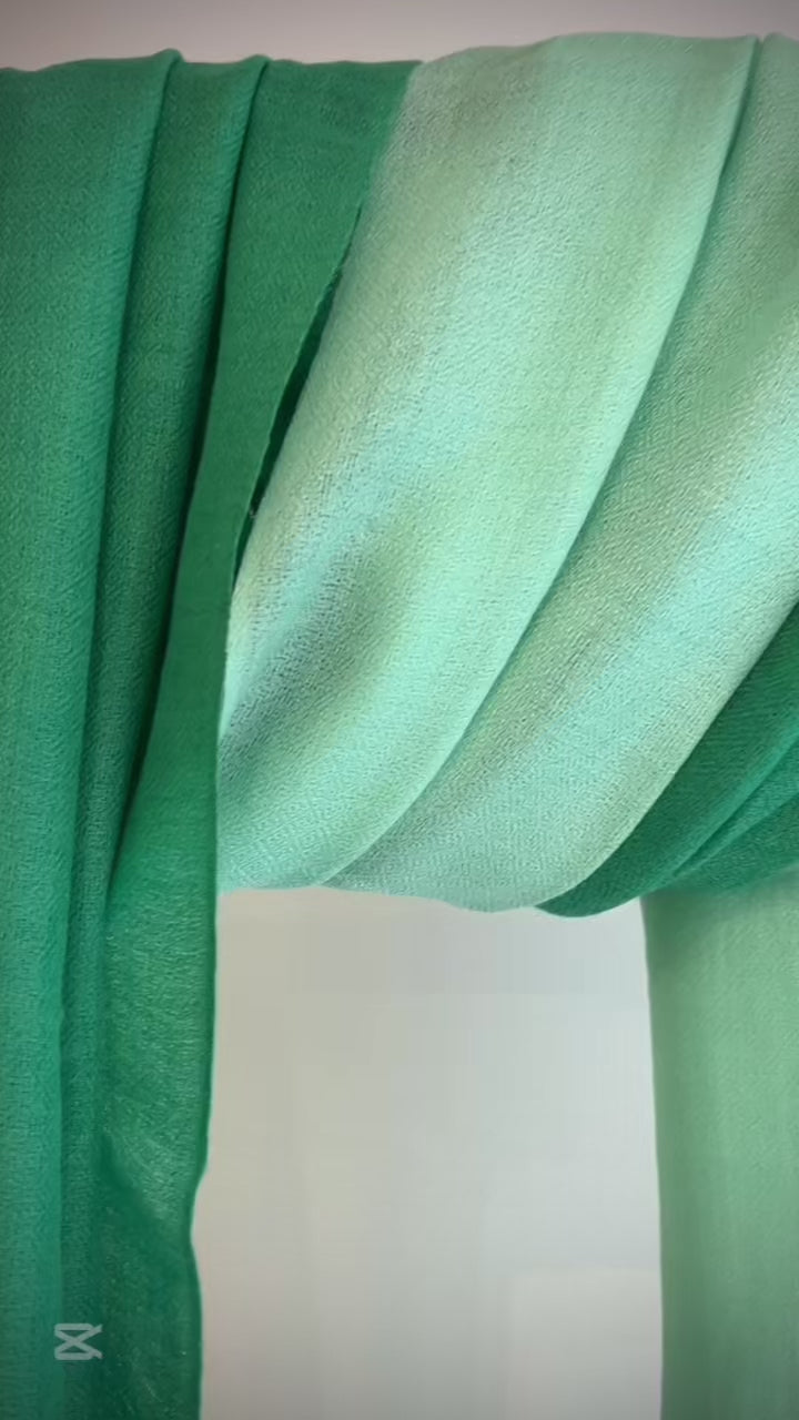 Cashmere shawl in two tone
