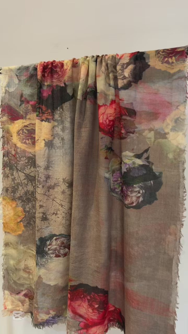 Load video: Wool shawl - cozy premium wool wrap for warmth